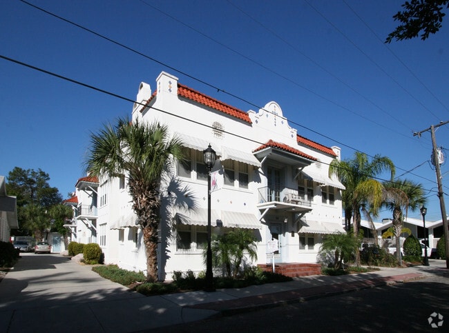 Building Photo - 918 12th Ave
