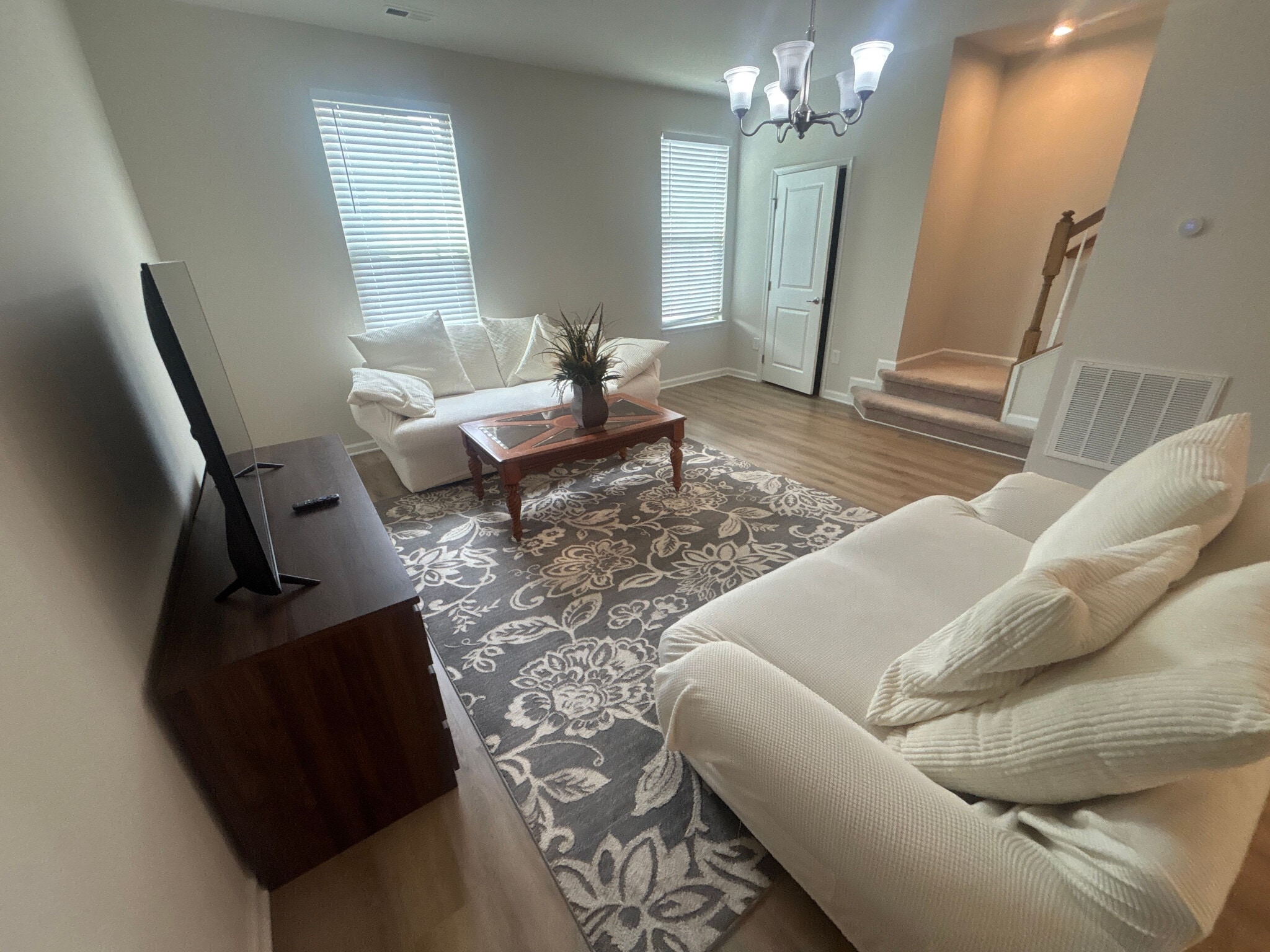 Building Photo - Room in Townhome on Poplar Leaf Way