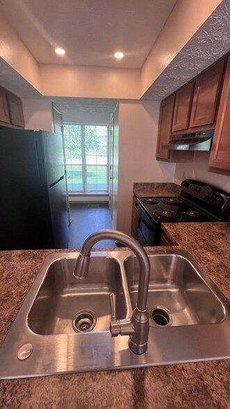 Building Photo - 1318 Lane on the Lake