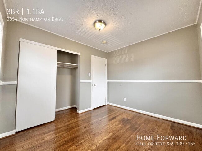 Building Photo - 3854 Northampton Dr