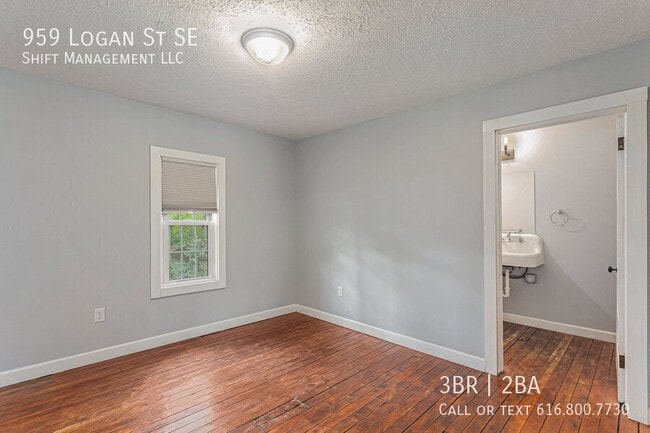 Building Photo - 959 Logan St SE