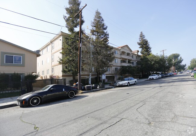 Primary Photo - Royal Garden Apartments