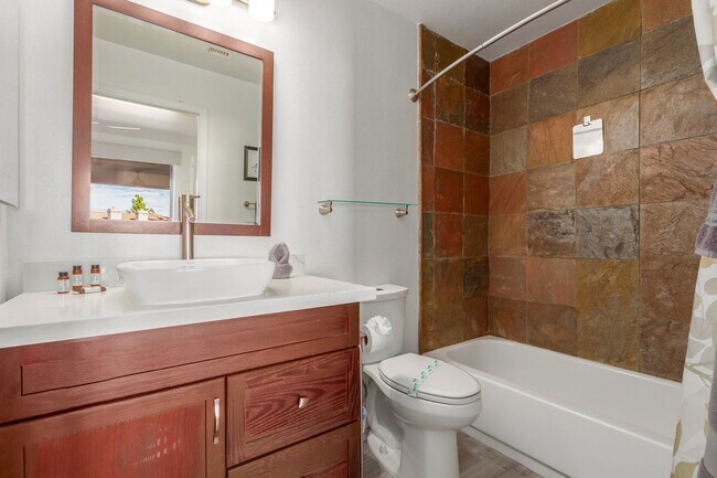 Building Photo - Two bedroom condo