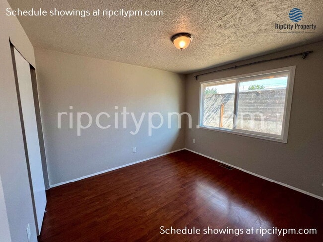 Building Photo - 132 NE Liberty Ave