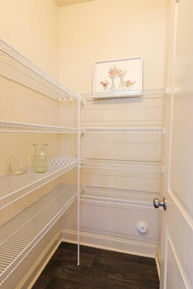 Building Photo - 1628 Mount Rainer Dr