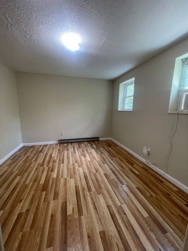 Building Photo - Great Location to Local Amenities