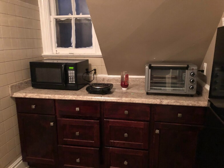 Building Photo - 65 Early St