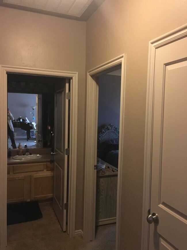Building Photo - Townhome in Grand Legacy