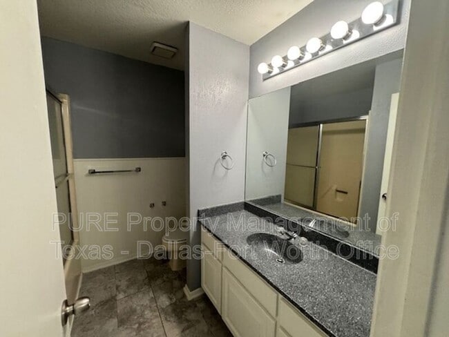 Building Photo - 6321 Kelly Dr