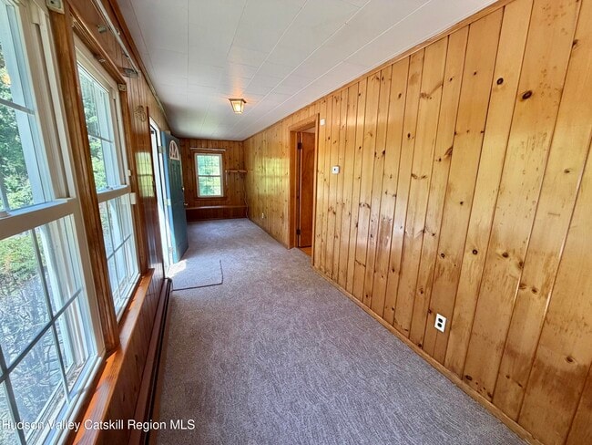 Building Photo - 191 Putt Corners Rd