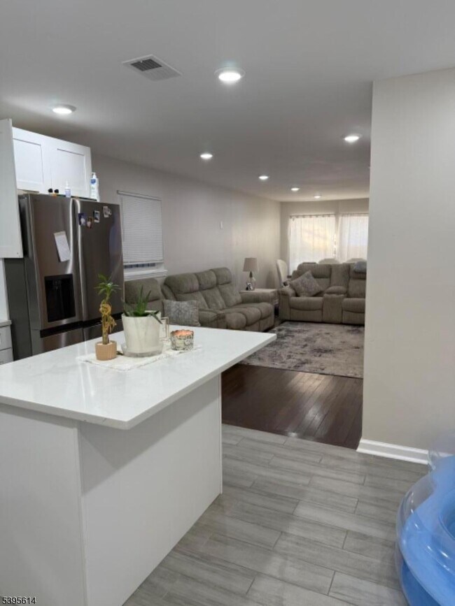 Building Photo - 342 S 20th St