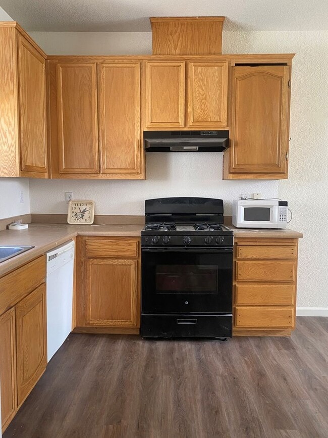 Building Photo - Nice Granny unit w/bedroom