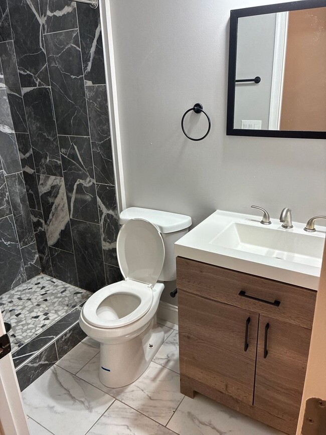 Building Photo - 1403 Race St