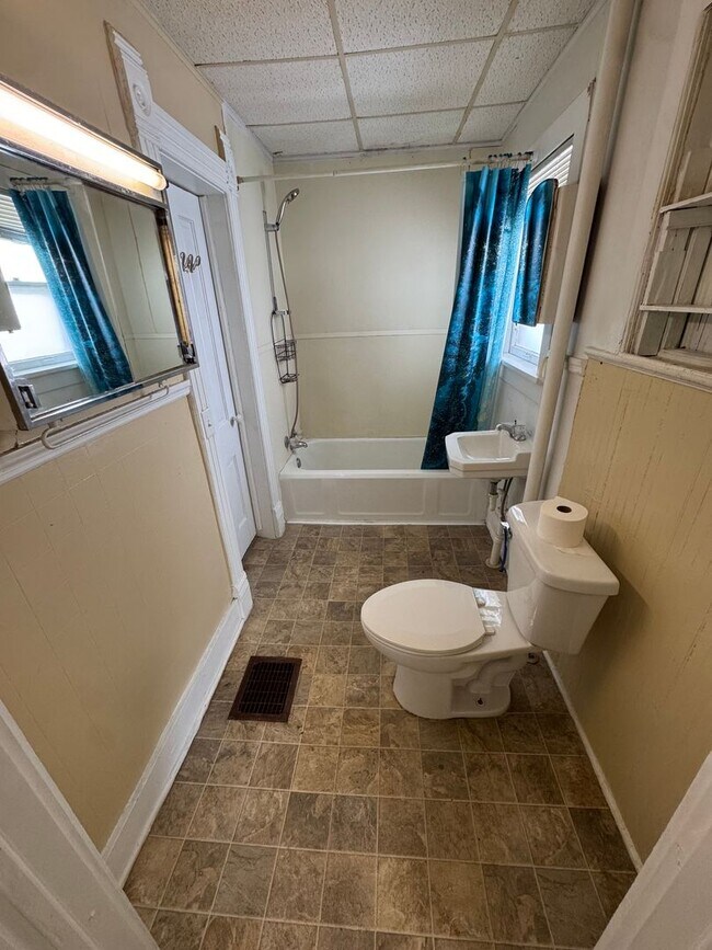 Building Photo - 810 S 17th St