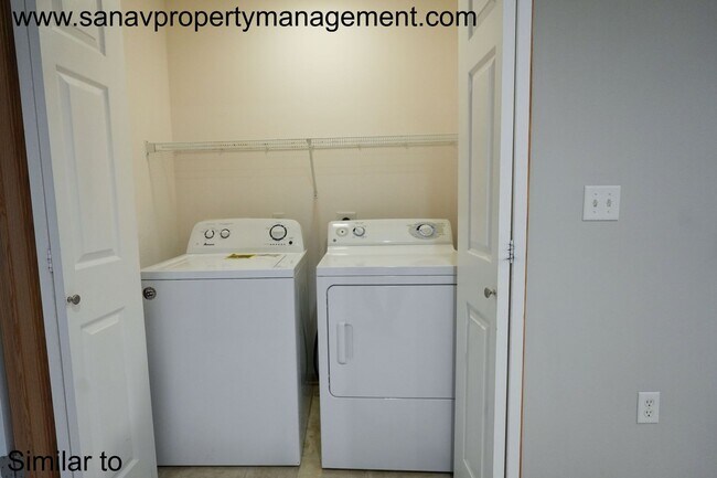 Building Photo - Spacious 2-Bedroom Townhome in Prime West Des Moines Location!