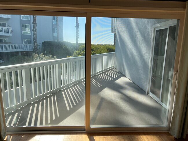 Building Photo - 640 The Vlg