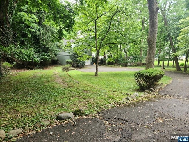 Building Photo - 276 Franklin Turnpike