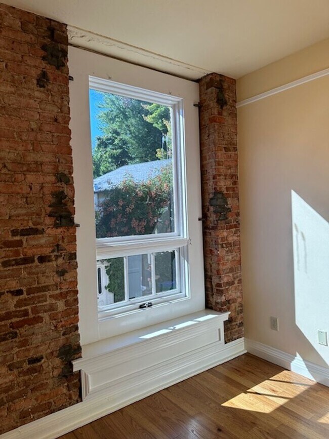 Building Photo - Live where you work! Mixed commercial use with amazing Rustic Remodeled living quarters!