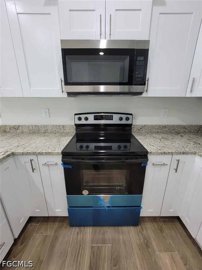 Building Photo - 684 Thomas Sherwin Ave S