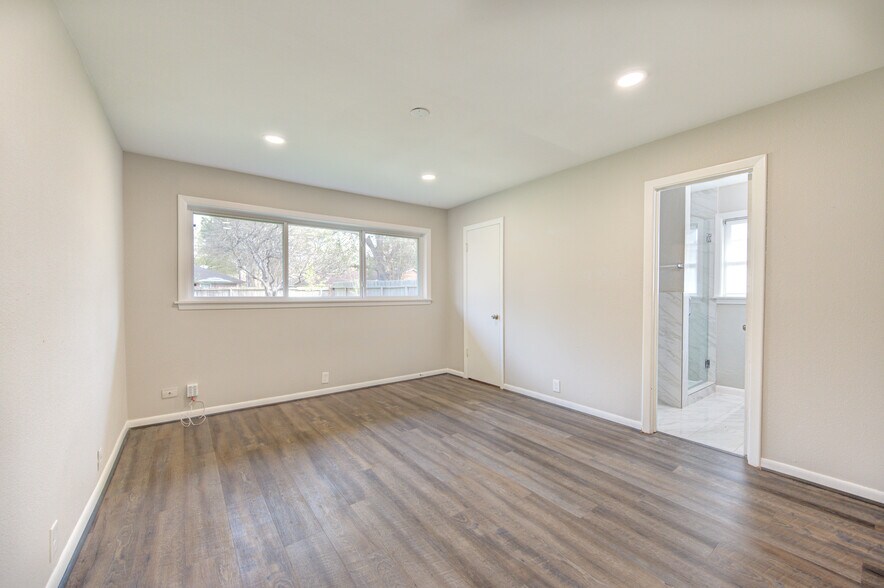 Building Photo - 6026 Clarewood Dr