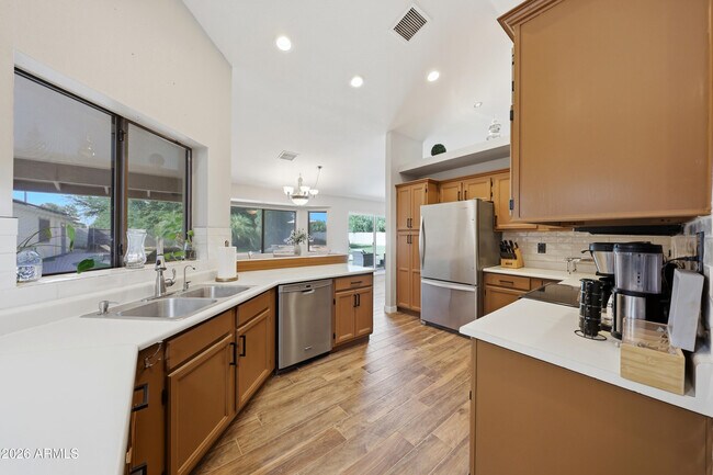 Building Photo - 10432 W Avalon Dr