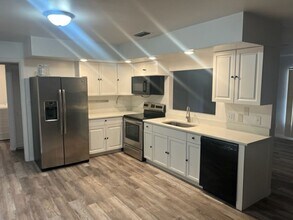 Building Photo - 1037 Apollo Beach Blvd