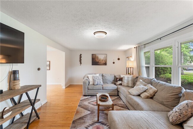 Building Photo - 20 Paddington Dr