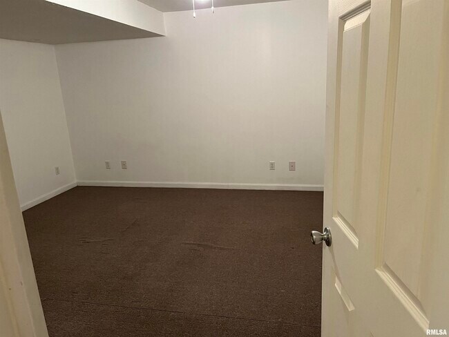 Building Photo - 1704 Tern Pl