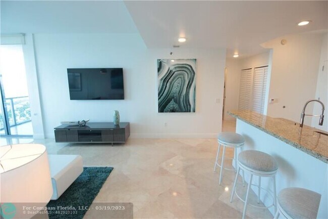Building Photo - 2641 N Flamingo Rd