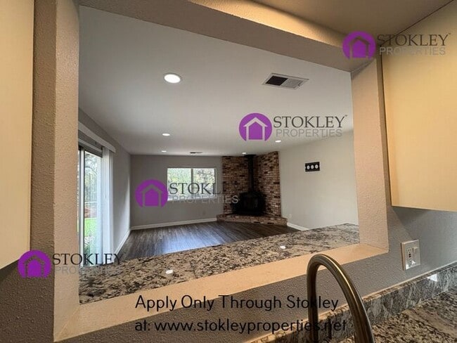 Building Photo - 1920 Encima Dr