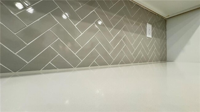 Building Photo - 813 Atkins Ln