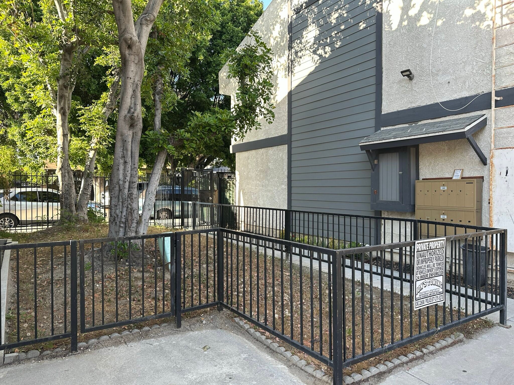 Building Photo - 11014 Arminta St
