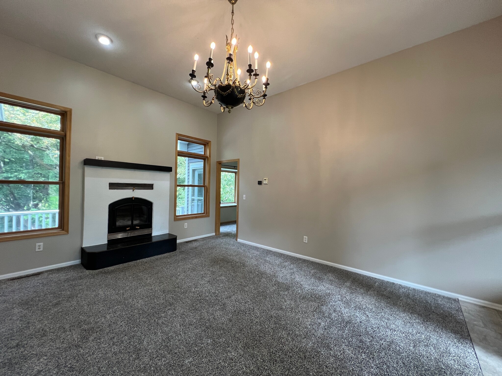 Living Room - 118 S Shannon Dr