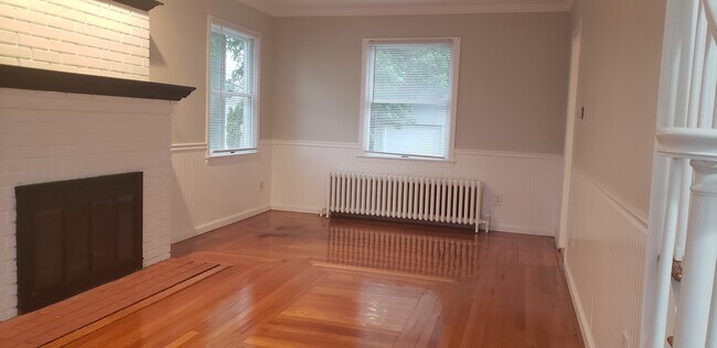 Building Photo - 54 Lambert St