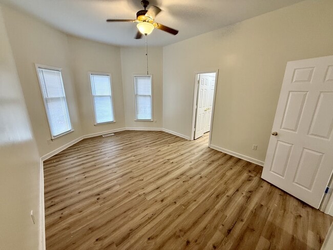 Building Photo - 140 White Oak Cir