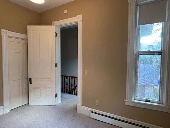 Building Photo - 462 Holly Ave