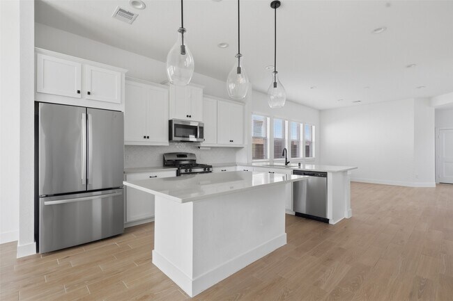 Building Photo - 313 Rise Ln