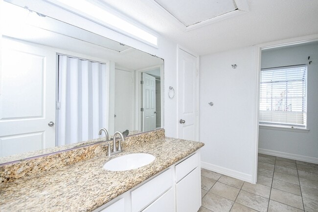 Building Photo - 9809 Richmond Ave.