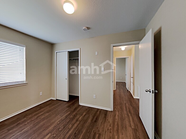 Building Photo - 9227 Mare Country