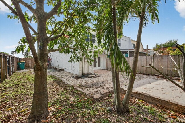 Building Photo - 7599 NW 73rd Terrace