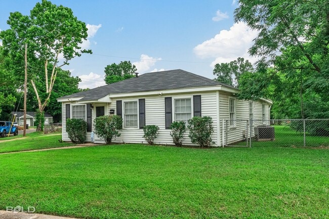 Building Photo - Home For Rent!