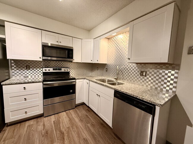 Building Photo - 209 NE Timbercreek Dr