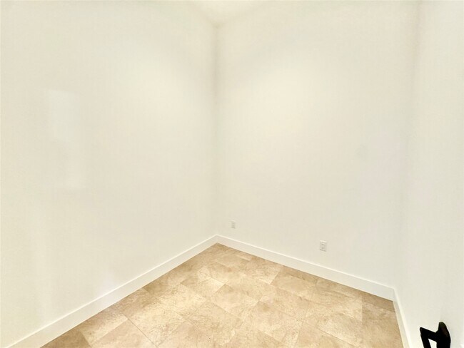 Building Photo - 2102 Mechanic St