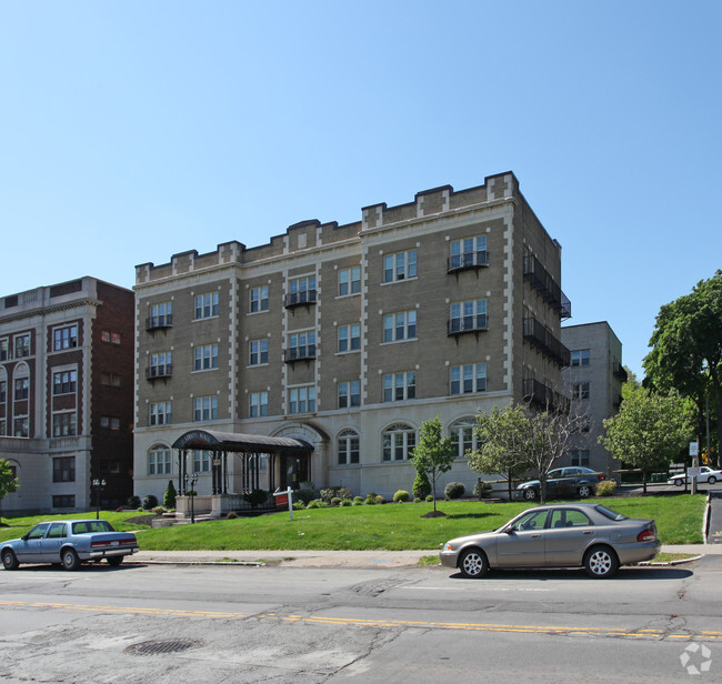 Primary Photo - Haddon Hall Apartments