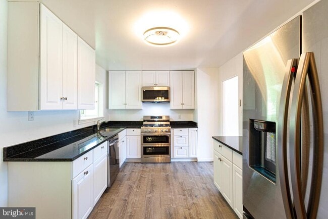 Building Photo - 4203 Lyons St