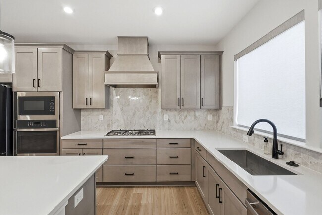 Building Photo - Like-New LoSo Townhome | 3BR + Loft | 2-Car Garage | Move-In Ready