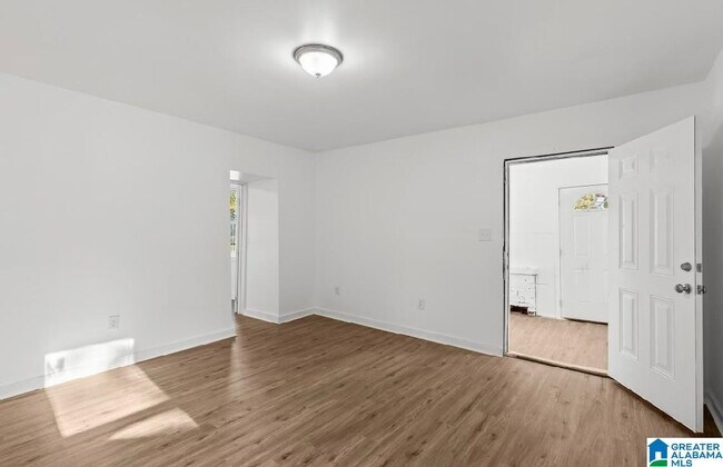 Building Photo - 1310 Steiner Ave SW