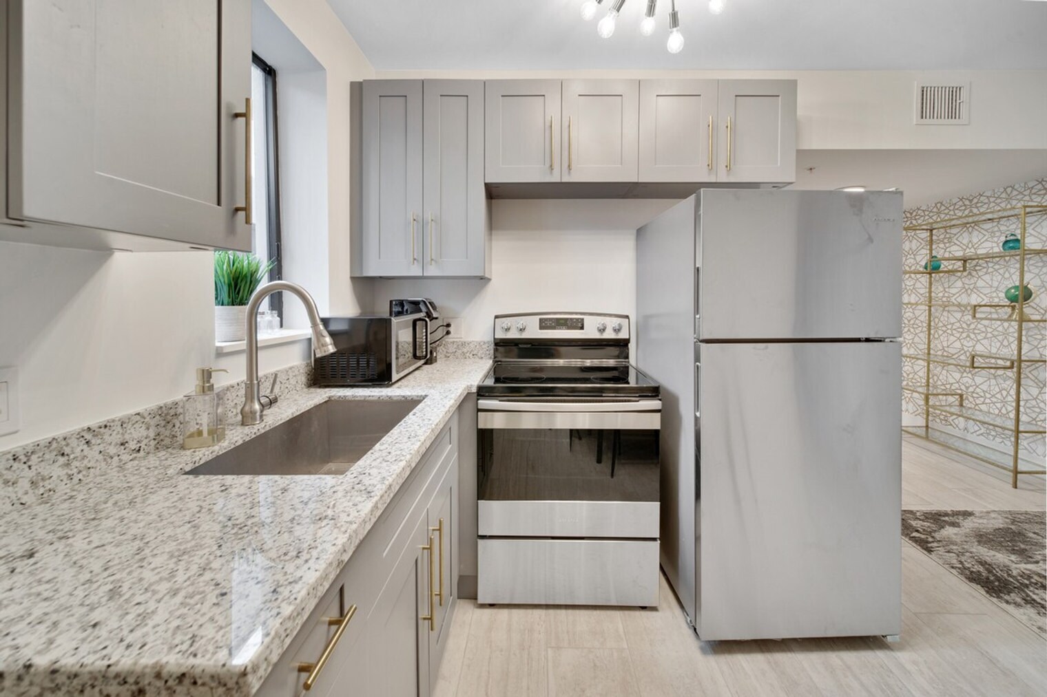 Building Photo - 1432 SW 22nd Ave