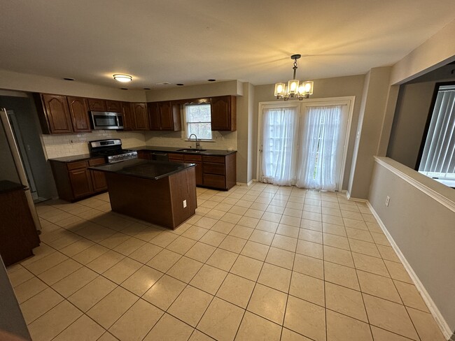 Building Photo - 10 Victoria Way