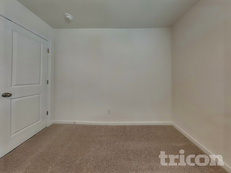 Building Photo - 2464 Lennox Rd SE